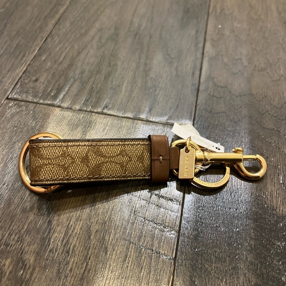 Coach New York Signature Trigger Keychain Key Ring key FOB new hook khaki brass - Picture 3 of 7